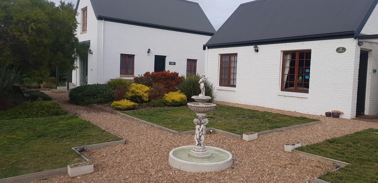 Отель Richmond Barracks Экстерьер фото
